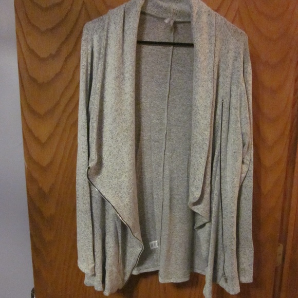 Vanity Tops - 💥BUY 2 GET 1 FREE💥Gray side zip up sweater💥